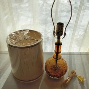 ISO: TIARA INDIANA GLASS AMBER SANDWICH CLASSIC VINTAGE LAMP